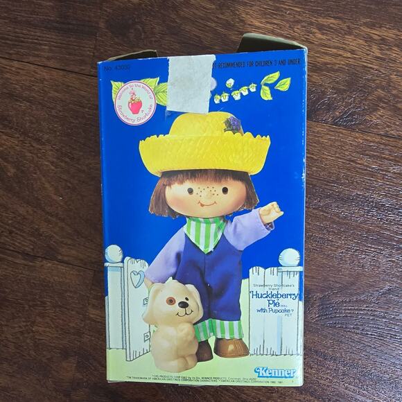 Vintage 1982 Strawberry Shortcake Huckleberry Pie Doll + Pupcake in Original Box - Picture 9 of 9